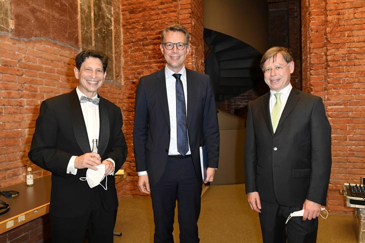 Prof. Dr. Oliver Münsterer, Wissenschaftsminister Markus Blume, Prof. Dr. Christoph Klein / 175 Jahre Dr. von Haunersches Kinderspital - Festakt in der Allerheiligen Hofkirche in München am 04.05.2022 